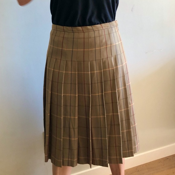 Burberry Vintage Pleated Skirt - Picture 4 of 5